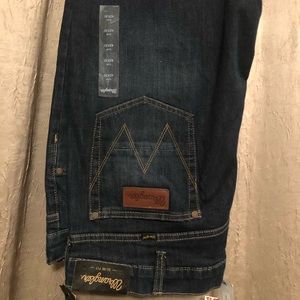 Bran new wrangler 42/30 pet free home